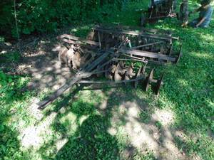 lot 16 image: 7 Vintage Antique Double Disc