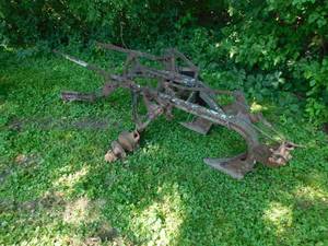 lot 18 image: Vintage Pull Type 2 Bottom Plow
