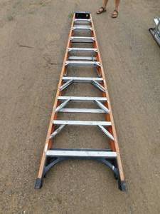 lot 31 image: 10 Husky Step Ladder