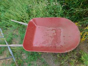 lot 37 image: True Temper Wheel Barrow