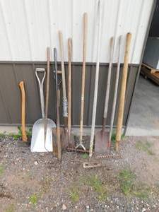 lot 39 image: Assorted Long Handle tool lot.