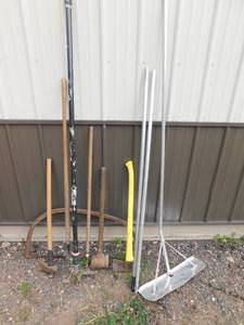 lot 40 image: Assorted Long Handle  Hand Tool lot.
