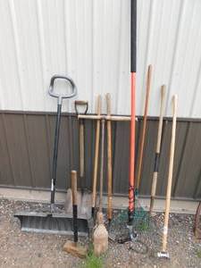 lot 41 image: Assorted Long Handle Hand Tool Lot.