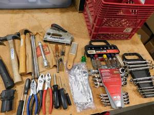 lot 52 image: Assorted lot of Hand tools