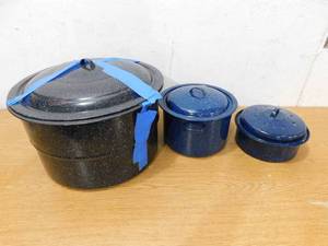 lot 55 image: Canning Pot plus 2 Cooking Pots