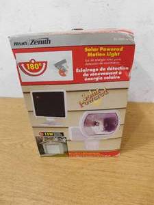 lot 58 image: Outdoor Solar Powered Motions Flood Light