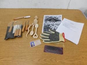 lot 101 image: Wood Wittling Kit