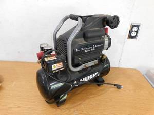 lot 103 image: Husky 3 gallon air compressor
