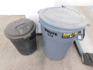 lot 154 image: 2 Rubber Maid Garbage Cans