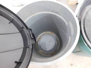 lot 167 image: 2 Rubbermaid Garbage Cans with Lids