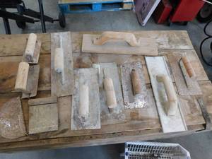 lot 173 image: 11 - Assorted Concrete Hand Tools