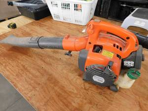 lot 182 image: Husqvarna 125B 2-Cycle Handheld Leaf Blower