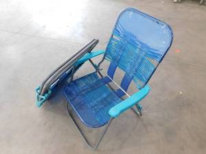 lot 195 image: 3 foldable lawn chairs