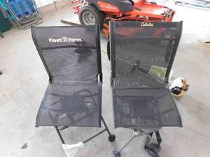 lot 200 image: 2  Swival Hunting Chairs - Foldable
