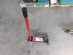 lot 201 image: Heavy Duty Floor Jack - 3 ton
