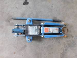 lot 202 image: 4000 lb Floor Jack with Handle