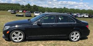 lot 2 image: 2011 Mercedes-Benz C300 4Matic