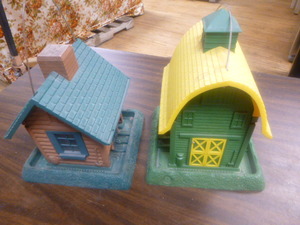 2 Bird Houses