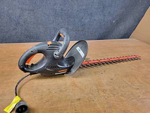 lot 1046 image: Remington 22 Electric Hedge Wizard Hedge Trimmer - Model RM4522TH - Works