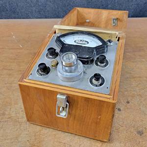 lot 1048 image: Vintage Behlen Grain Moisture Tester - Model A