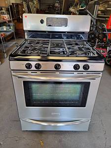 lot 1058 image: Frigidaire Professional Series Gas Stove  Convection Oven - Currently Set up for Natural Gas - 30 Wide - NO SHIPPING