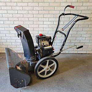 lot 1065 image: 5HP 22 2-Stage Snowblower w Electric Start - Motor Pulls Over Well - NO SHIPPING