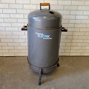 lot 1074 image: Char-Broil Electric Smoker - NO SHIPPING