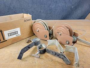 lot 1091 image: (2) Dutton-Lainson Manual Winches - Model DLB1200A