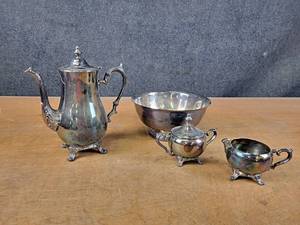 lot 1108 image: Vintage Silver Plate Pieces