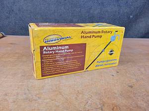 lot 1122 image: New Aluminum Rotary Hand Pump