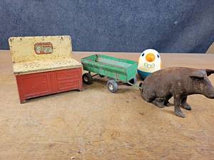 lot 1130 image: Cast Iron Piggy bank, Vintage Toys