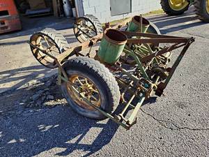 lot 1004 image: 2-Row John Deere Planter