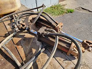 lot 1020 image: Pair of Hydraulic Cylinders - About 9 Stroke - NO SHIPPING