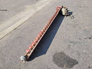 lot 1019 image: Grain Bin Sweep Auger - 1.5hp 1PH Electric Motor - Overall Length 152 - NO SHIPPING