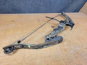 lot 1158 image: Golden Eagle Formula 3-D System RH Compound Bow - 55-70# Draw Weight, 30 Draw Length - Includes Sight