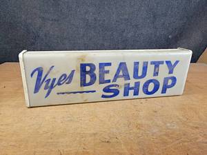 lot 1170 image: Vintage Vyes Beauty Shop Lighted Sign - No Bulb - Overall about 26 x 8 x 3