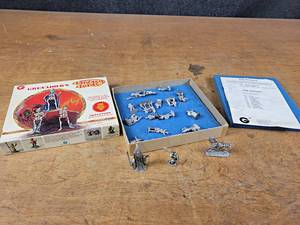 lot 1176 image: Set of 1983 Grenadiers Fantasy Lords Metal Gaming Figure Set - About 1 to 2 Tall - Includes 18 figures