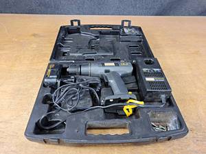 lot 1181 image: Craftsman 12V Cordless Drill Kit - Untested