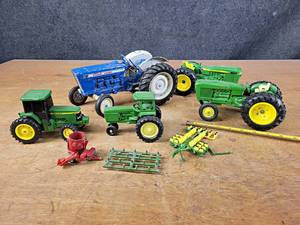 lot 1182 image: ERTL Diecast Tractors - Ford and John Deere