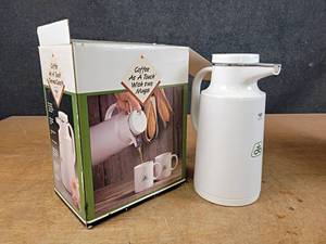 lot 1187 image: Vintage Promotional Pioneer Seed Insulated Coffee Carafe and (2) Mugs - New in Box