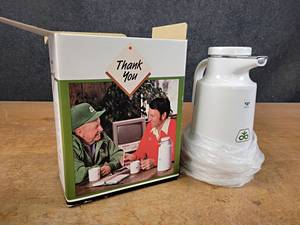 lot 1188 image: Vintage Promotional Pioneer Seed Insulated Coffee Carafe and (2) Mugs - New in Box