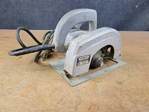 lot 1204 image: Stanley Model H-68-C 6-12 Builders Circular Saw - Tested and Works