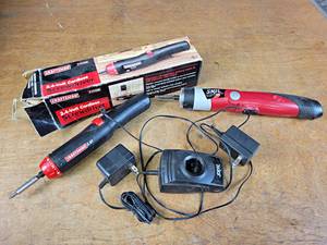 lot 1252 image: Craftsman and SKIL Cordless Screwdrivers - Both Tested and Work