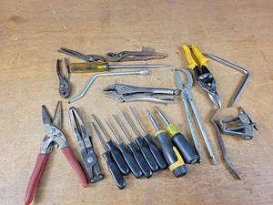 lot 1260 image: Assorted Hand Tools