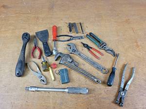 lot 1261 image: Assorted Hand Tools