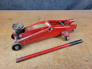lot 1269 image: Floor Jack - Tested and Works - About 22 Long