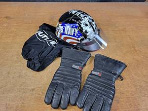lot 1273 image: US NAVY Helmet - Unknown Size  XL Thinsulate Gloves