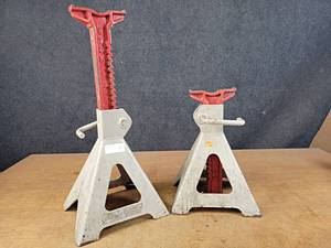 lot 1275 image: Pair of 6-Ton Heavy Duty Jack Stands - From 16 to 24 - NO SHIPPING