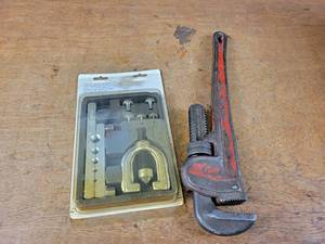 lot 1283 image: 18 Ridgid Pipe Wrench and Double tube Flaring Kit