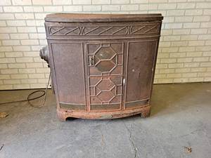 lot 1338 image: Vintage Duo-Therm Oil Burning Furnace - Model 955-9 - NO SHIPPING